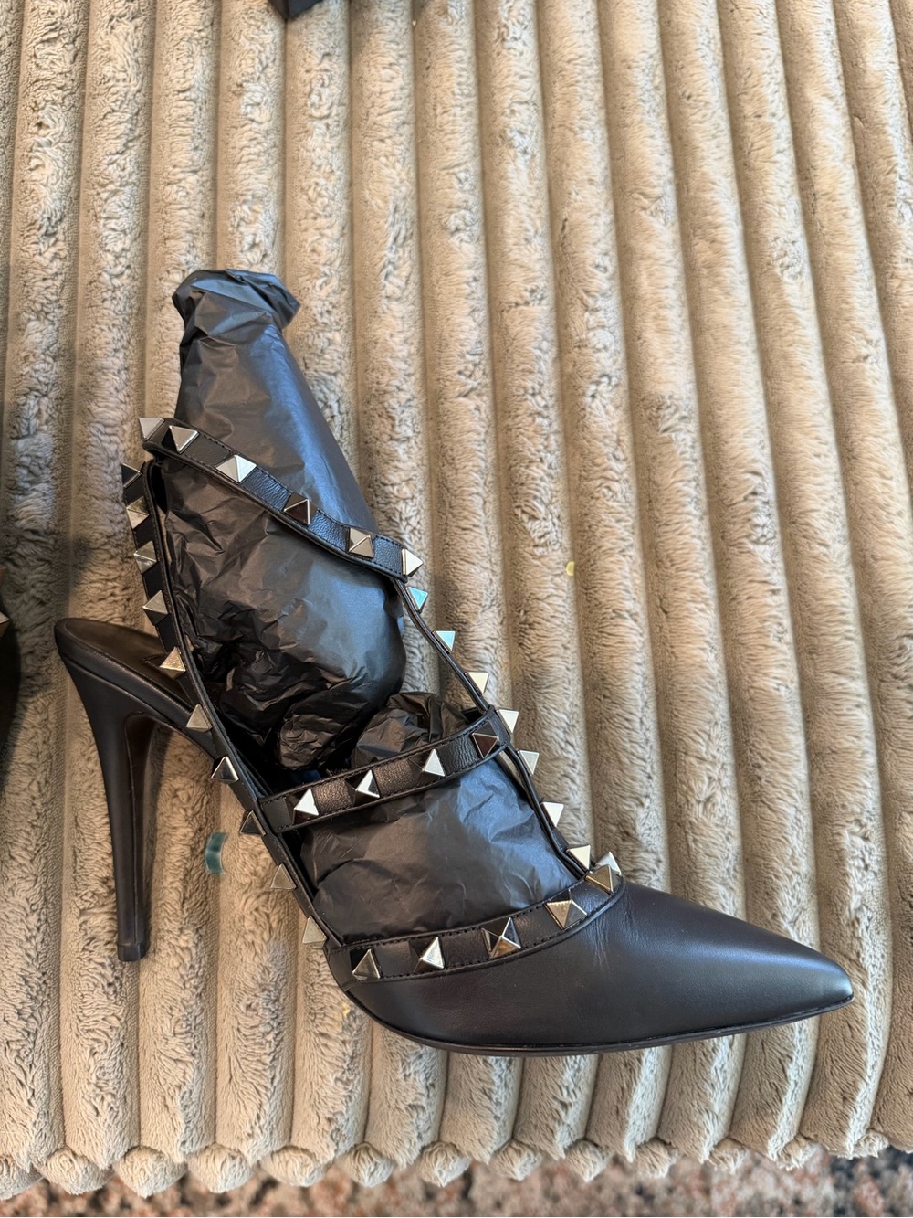 Valentino Garavani Black Pyramid-Stud Pointed Boots - Picture 3 of 10